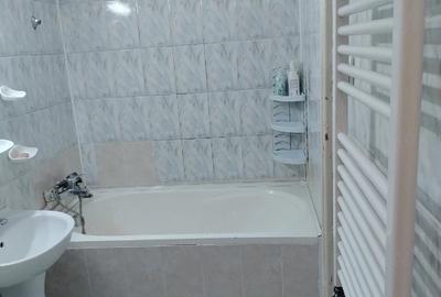 Apartament cu 3 camere decomandat în Giurgiului