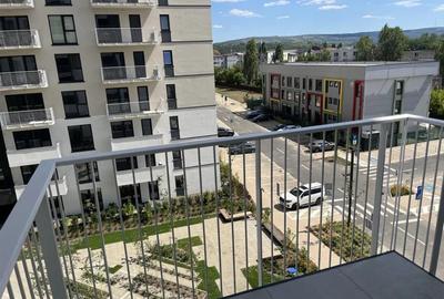 Apartament cu 3 camere decomandat în Podu Roș