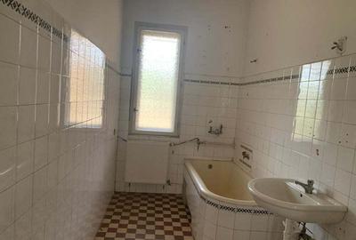 Casă cu 7 camere cu Teren 638 Mp în Bălcescu - 2