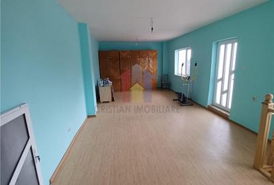 Casă cu 6 camere cu Teren 350 Mp în Central