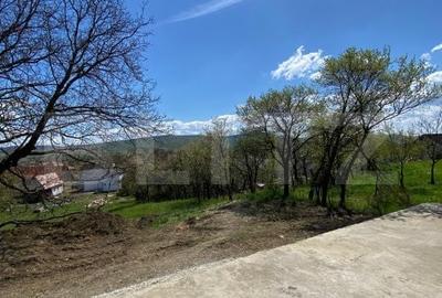 Casă cu 4 camere cu Teren 700 Mp în Central