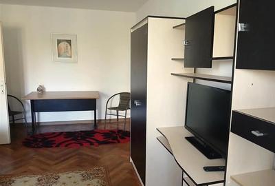 Apartament cu 2 camere decomandat, mobilat în Podu Roș