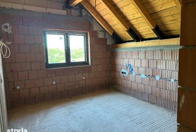 Casă cu 4 camere cu Teren 400 Mp în Slimnic - 8