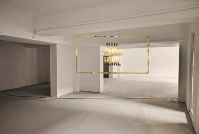Spațiu comercial, de 131 mp, în Central - 3