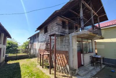 Casă cu 4 camere cu Teren 1970 Mp în Central