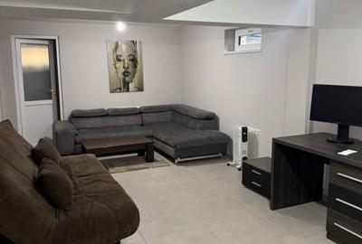 Apartament cu 3 camere semidecomandat în Florești