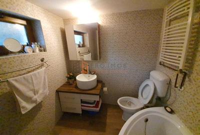 Casă cu 5 camere cu Canalizare în 23 August - 9