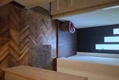 Casă cu 5 camere în Central - 1