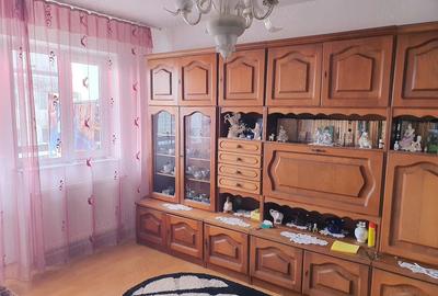 Apartament cu 3 camere decomandat în Ostroveni