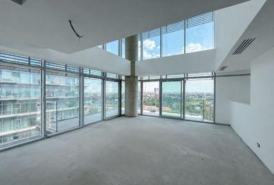 Apartament cu 4 camere semidecomandat în Floreasca