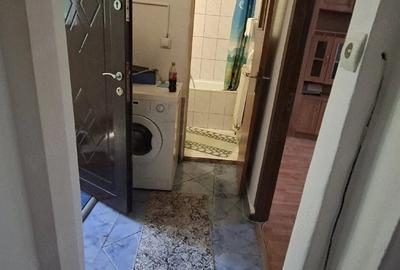 Garsonieră decomandată în Noua