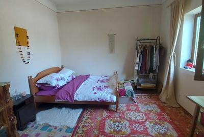 Casă cu 4 camere în Coconi