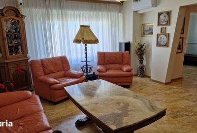 Apartament cu 3 camere, mobilat în Decebal