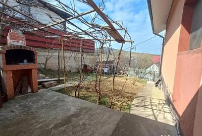 Casă cu 5 camere cu Teren 500 Mp în Tomești