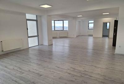 Apartament cu 3 camere decomandat în Centrul Civic - 3