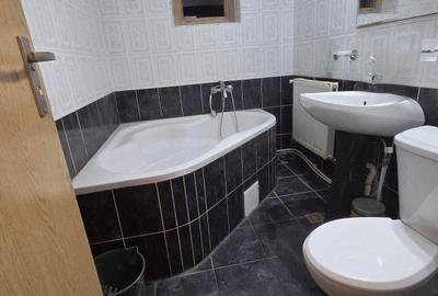 Apartament cu 3 camere decomandat, mobilat în Micro 2 - 12