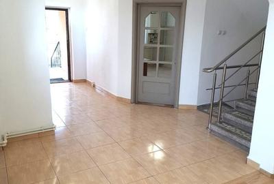 Casă cu 4 camere în Băceni