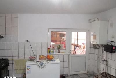 Casă cu 4 camere decomandat cu Teren 250 Mp în Central
