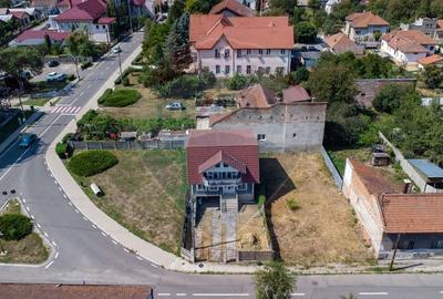 Casă individuală cu 4 camere cu Canalizare în Central - 1