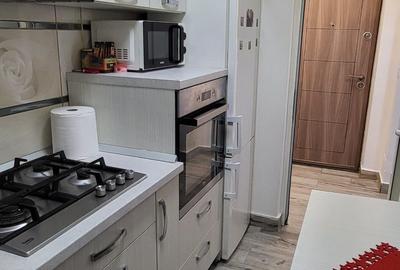 Apartament cu 3 camere semidecomandat în Central
