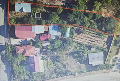 Casă cu 2 camere cu Teren 780 Mp în Central
