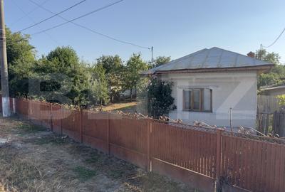 Casă individuală cu 5 camere cu Canalizare în Bărcănești