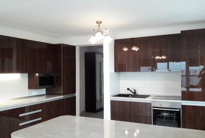 Apartament cu 3 camere decomandat în Mihai Viteazul