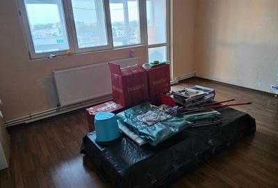 Apartament cu 3 camere semidecomandat în Alexandru Obregia