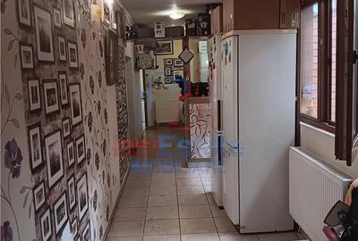 Casă cu 3 camere decomandat în Copou