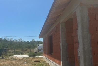 Casă cu 4 camere în Alparea