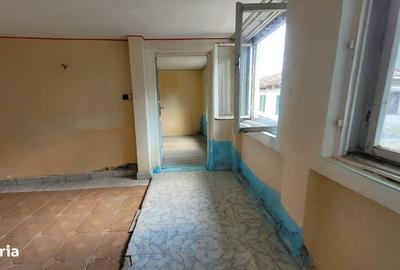 Casă cu 4 camere în Trocani