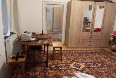 Casă individuală cu 4 camere cu Canalizare în Central - 2