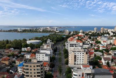 Apartament cu 3 camere decomandat, mobilat în Faleza Nord