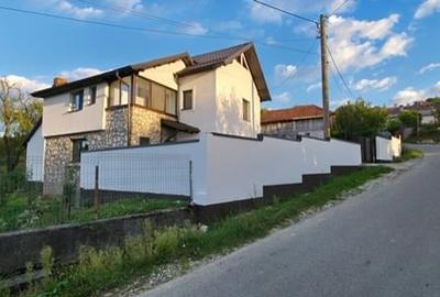 Casă cu 5 camere cu Teren 3486 Mp în Pruni