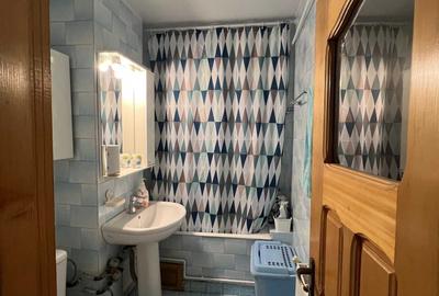 Apartament cu 3 camere decomandat în Eremia