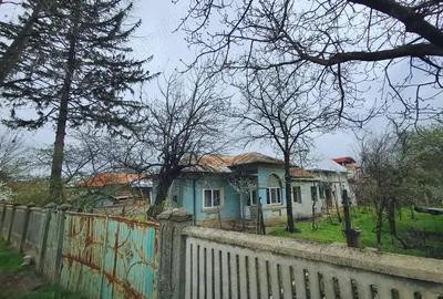 Casă cu 4 camere cu Teren 720 Mp în Central