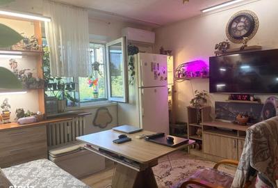 Apartament cu 3 camere semidecomandat în Brâncoveanu