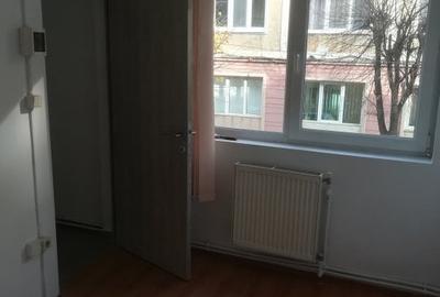 Casă cu 10 camere cu Canalizare în Central - 9