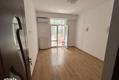 Apartament cu 3 camere decomandat în Romană