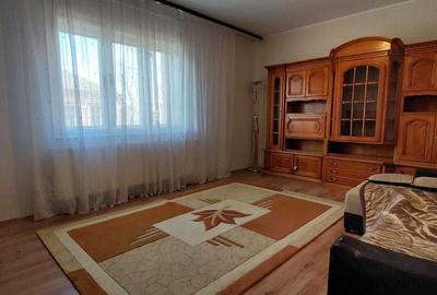 Casă cu 4 camere cu Teren 697 Mp în Vladimirescu