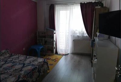 Apartament cu 3 camere decomandat în Turnișor