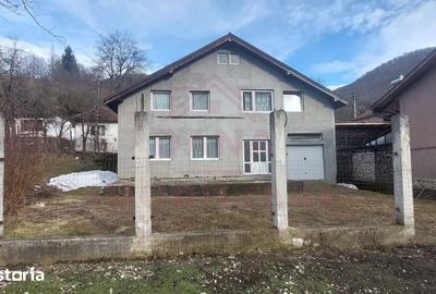 Casă cu 4 camere decomandat cu Teren 563 Mp în Rusca