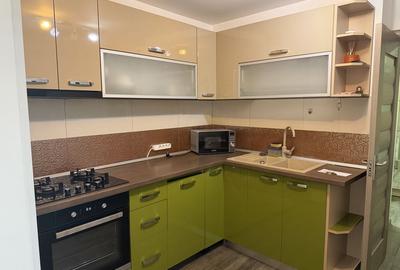 Apartament cu 3 camere decomandat în Exterior Vest