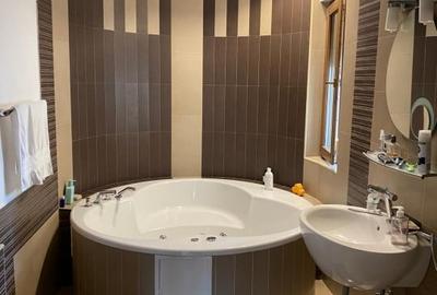 Casă individuală cu 9 camere cu Canalizare în Central - 1