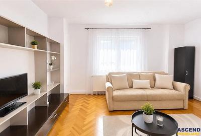 Apartament cu 3 camere semidecomandat în Central