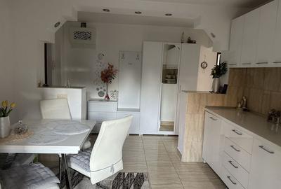 Apartament cu 3 camere decomandat în Petru Rareș