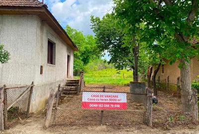 Casă cu 3 camere cu Teren 3000 Mp în Hurezu Mare