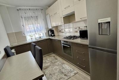 Apartament cu 3 camere decomandat în Tractorul - 1
