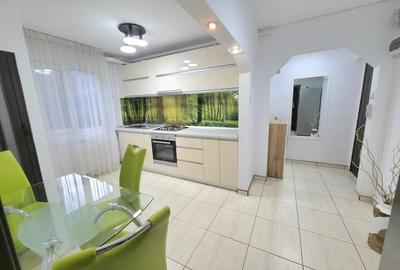 Apartament cu 3 camere semidecomandat în Gorjului