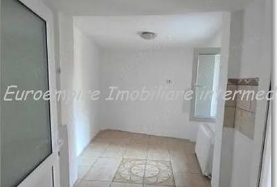 Apartament cu 4 camere semidecomandat în Peninsula - 2
